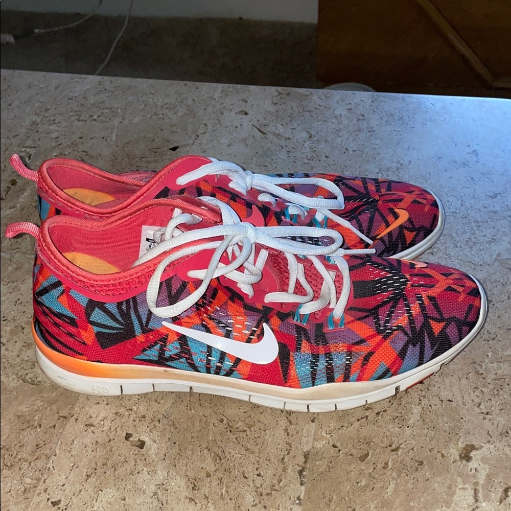 NIKE Sneakers